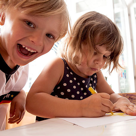 Kinder können Vorschläge machen, welches Spielgerät auf den Kronprinzplatz kommen soll. Foto: Frederick Laux/Stadt Stuttgart