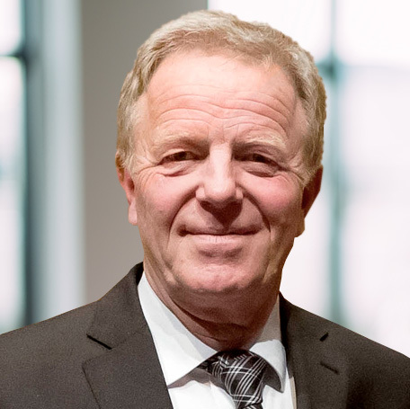 Bürgermeister Schairer beantwortet die Fragen der Stuttgarterinnen uns Stuttgarter. Foto: Thomas Wagner