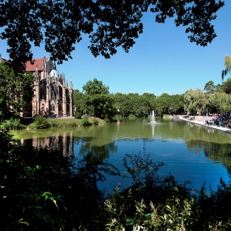 Der Feuersee ist ein beliebter Treffpunkt im Stuttgarter Westen. Foto: Kraufmann/Kern