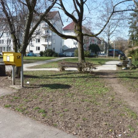 Entlang der Kniebis-, Einkorn-, Strombergstr. erstrecken sich Grünflächen und ein Spiel-platz, die sehr frequentiert sind, aber den heutigen Anforderungen nicht mehr entsprechen. Foto: Stadt Stuttgart