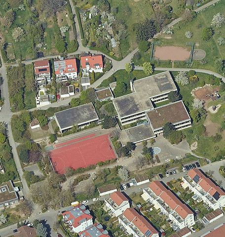 Das Bild zeigt eine Luftaufnahme der Hattenbühlschule. Foto: Stadt Stuttgart