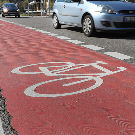 Die Pop-Up-Bike-Lane in der Böblinger Straße wird evaluiert. Foto: Thomas Hörner