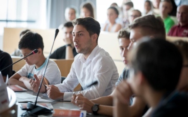 Schüler diskutieren über die Energiewende. Foto: Leif Piechowski/Rechte: Stadt Stuttgart
