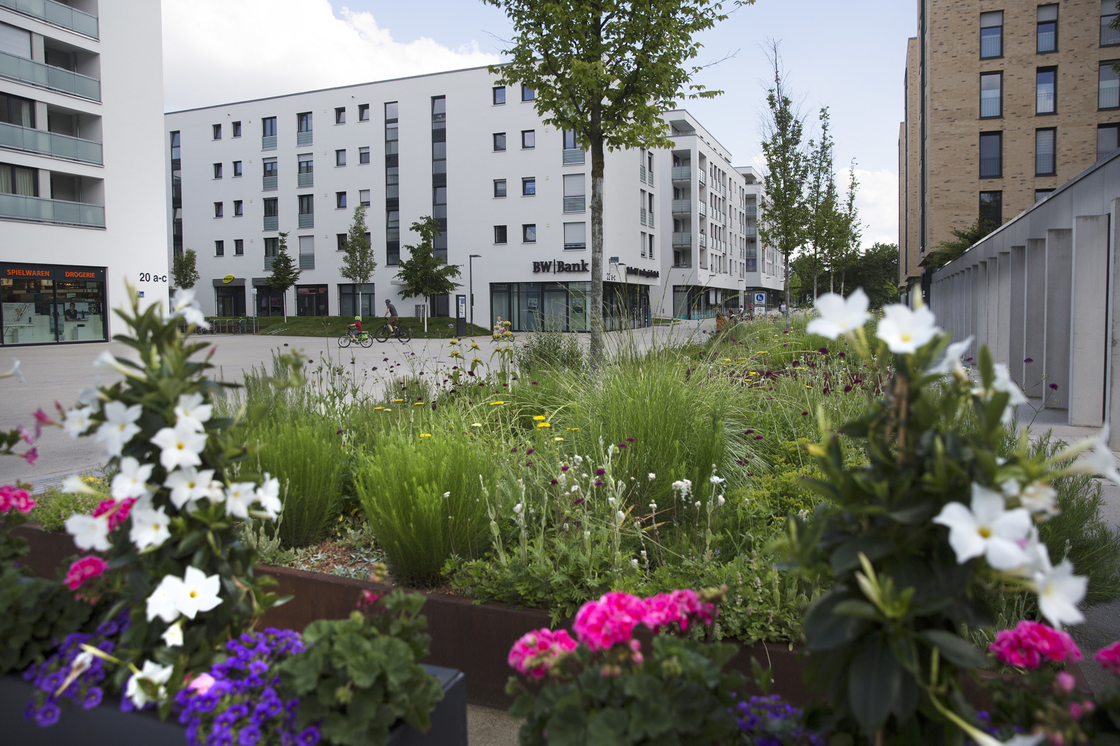 Der Europaplatz wurde 2015 attraktiv umgestaltet und bekam ein neues Wohnquartier. Foto: Ines Rudel/Stadt Stuttgart