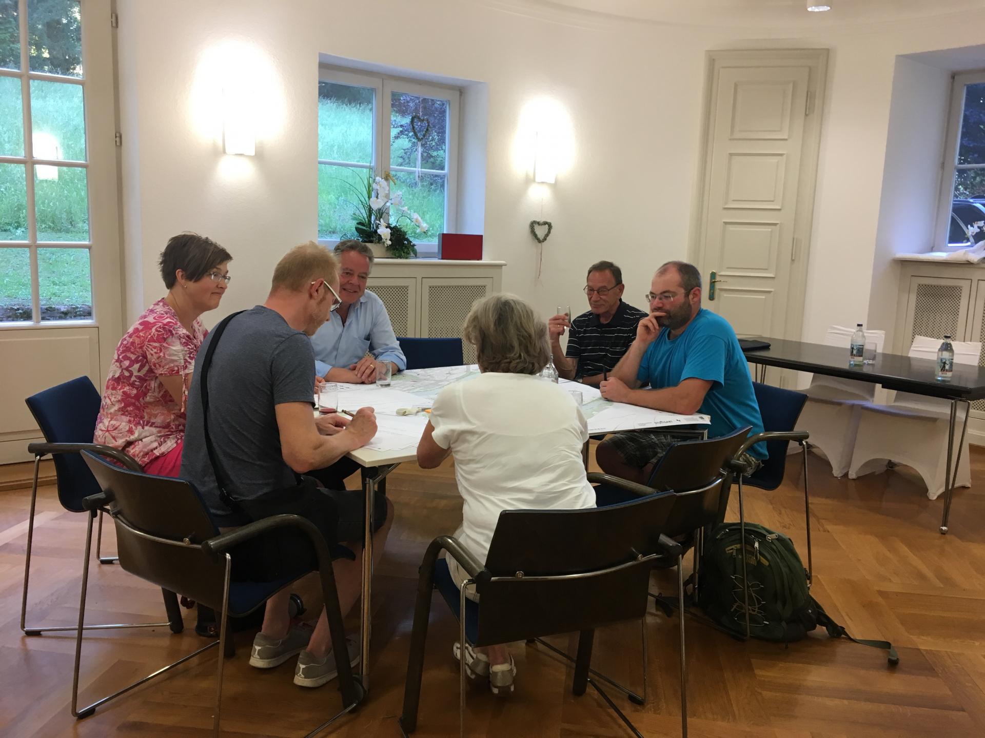 In Gruppen arbeiteten die Teilnehmer an verschiedenen Themenschwerpunkten. Foto: Stadt Stuttgart