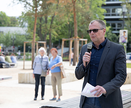 Bürgermeister Dirk Thürnau eröffnet offiziell den neuen Bürgerpark